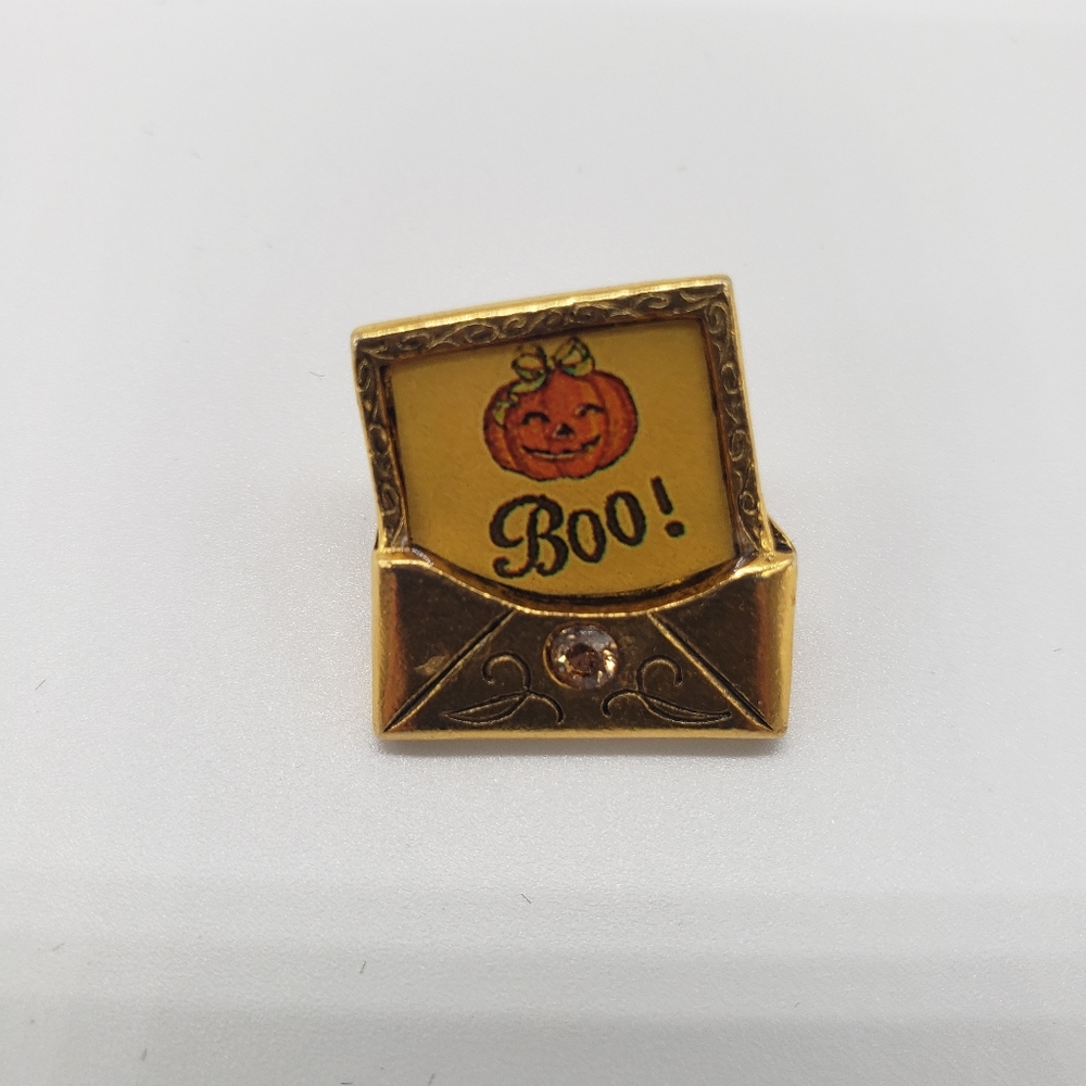 Vintage Maximal Art Halloween letter tack pin